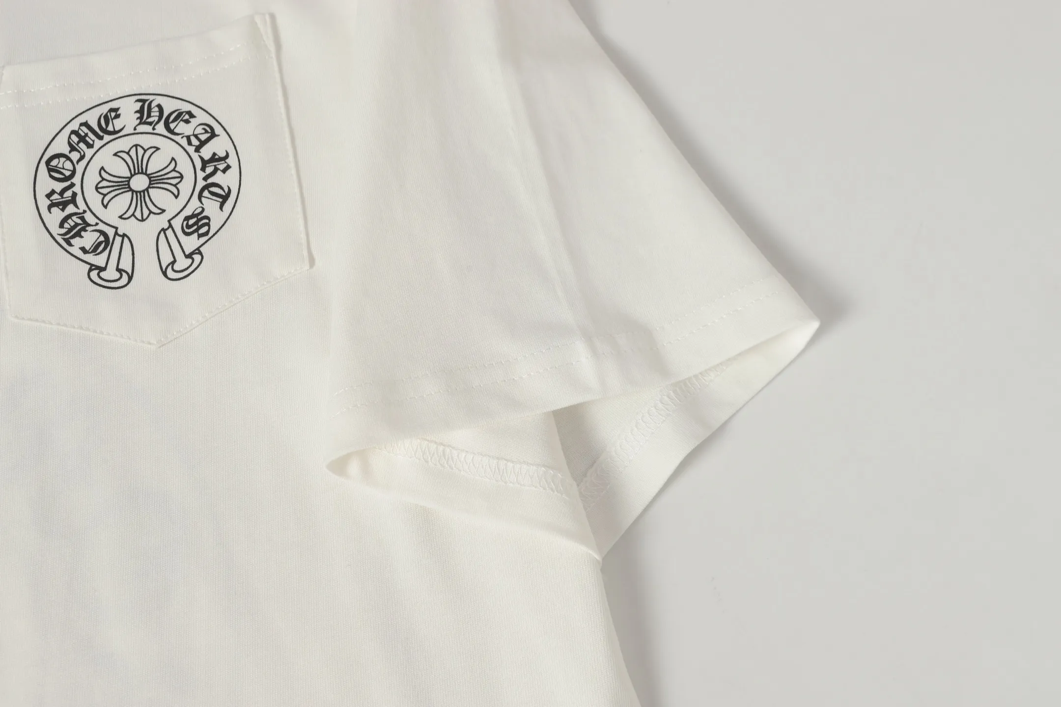 P140 2113 - Chrome Hearts/Chrome Hearts Hong Kong limited Sanskrit letter printed short-sleeved T-shirt - High weight, high density and high quality. The wool is soft, delicate and skin-friendly. It feels soft and silky. It has excellent warmth and skin-friendly properties. - Custom-woven and dyed, no color difference, no matter the fabric or workmanship details. Rolled over the ordinary version on the market -Colour: black white -Size: S M L XL